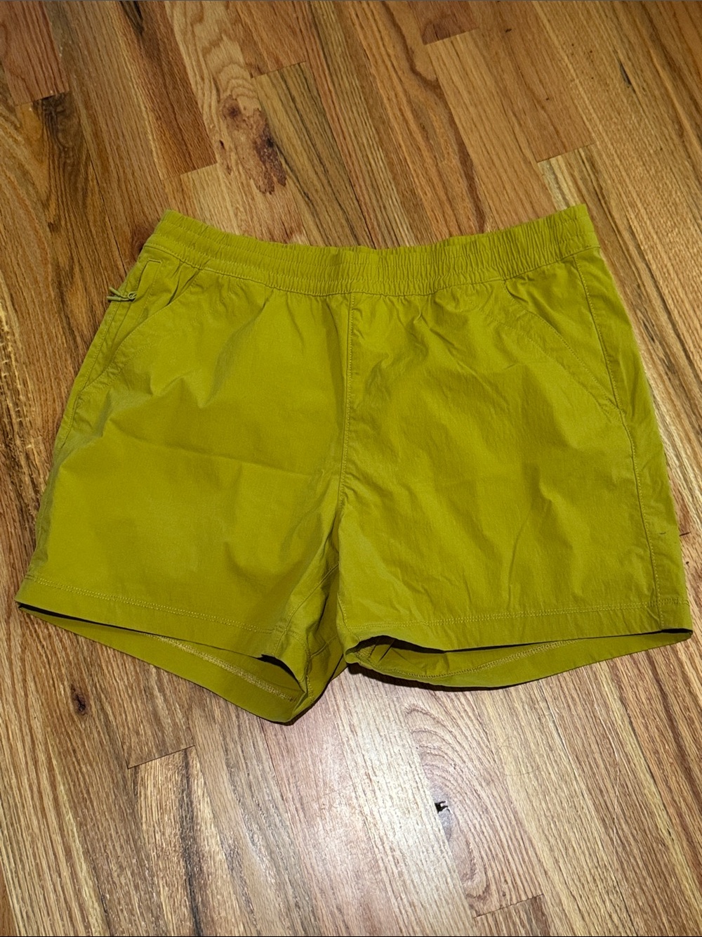 Alaskan Hardware size 14 Women’s Lightweight Olive Green Casual Shorts